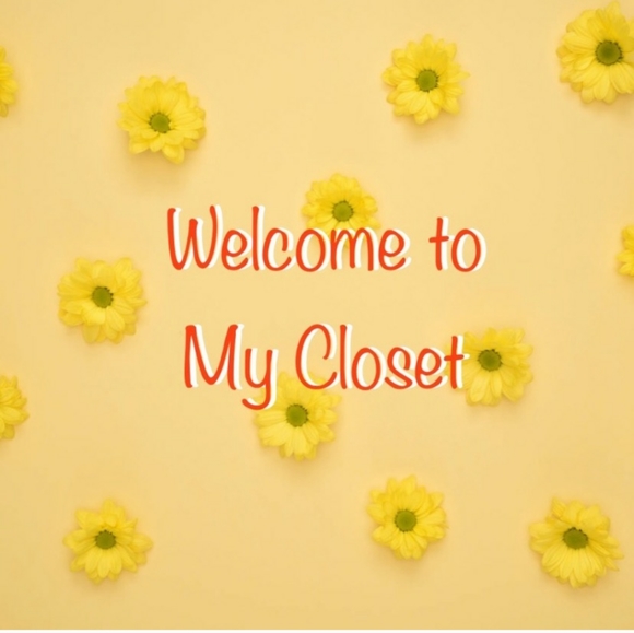 HELLO POSHERS 🌸 - Picture 1 of 1